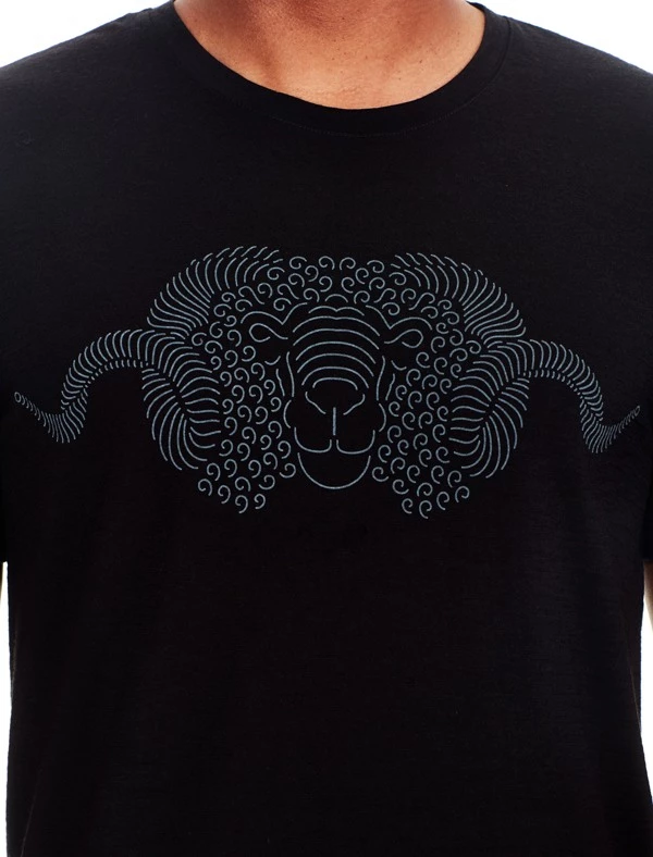 Icebreaker Mens Merino Tech Lite Crewe Shirt Black M 6 Icebreaker Mens Merino Tech Lite Crewe Shirt Black M - Image 4